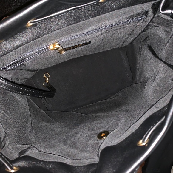 Authentic CHANEL Medium Urban Spirit backpack - Picture 3 of 7